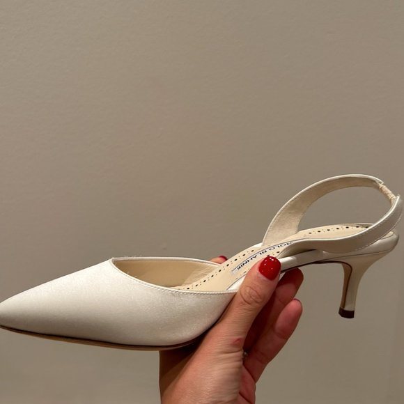 Manolo Blahnik - CAROLYNE BRIDE white satin pumps - Picture 5 of 11